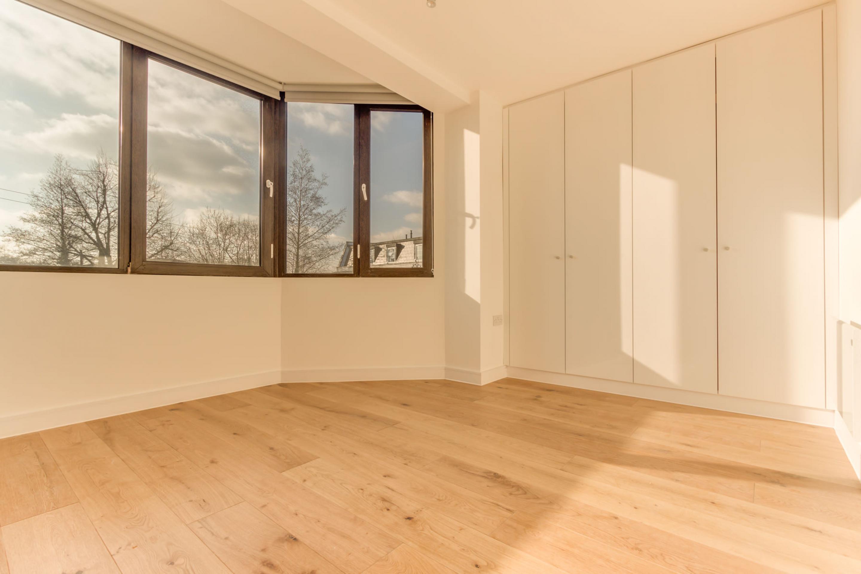 			Brand new refurb!, 2 Bedroom, 1 bath, 1 reception Flat			 Pembroke Road, MUSWELL HILL N10